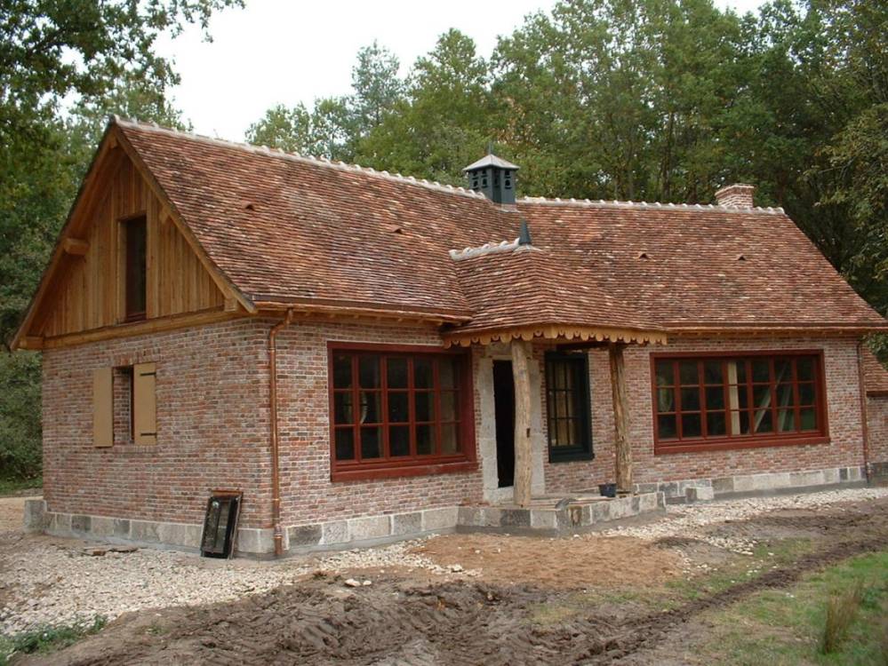 Charpente traditionnelle et couverture tuiles du pays